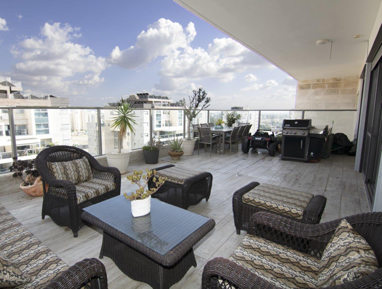 Penthouse Beer Yaakov 